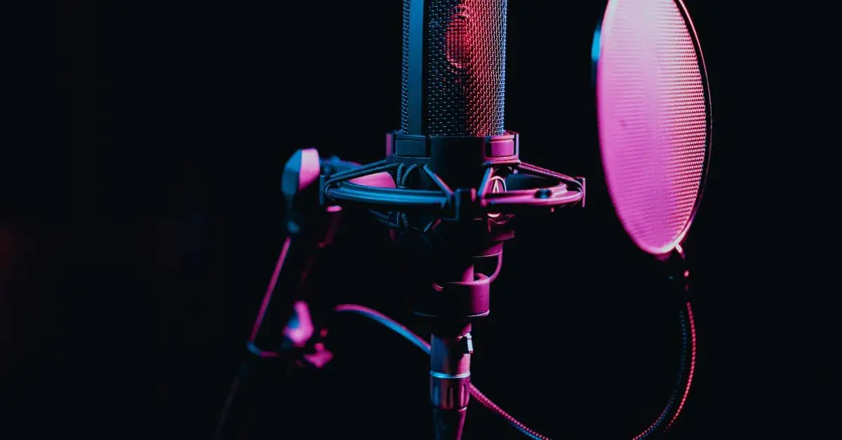 microphone with pop filter